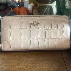 Coach Leather Accordion Croc-embossed Light Pink Zip Wallet Women’s